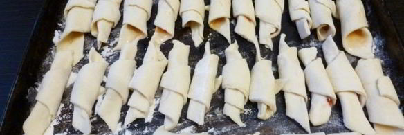 рогалики из слоеного теста