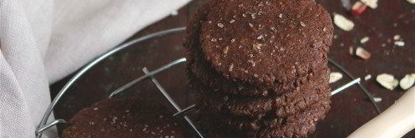 Шоколадное печенье-сэндвич с арахисовой пастой