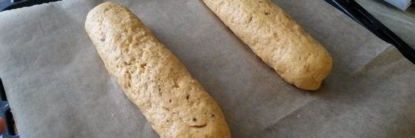 закусочное печенье бискотти с сыром и пряностями