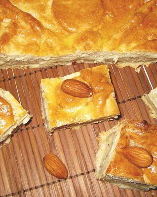 Бакский пирог с заварным кремом и миндалем