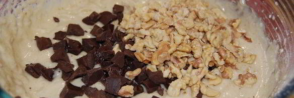 банановый пирог с орехами и шоколадом