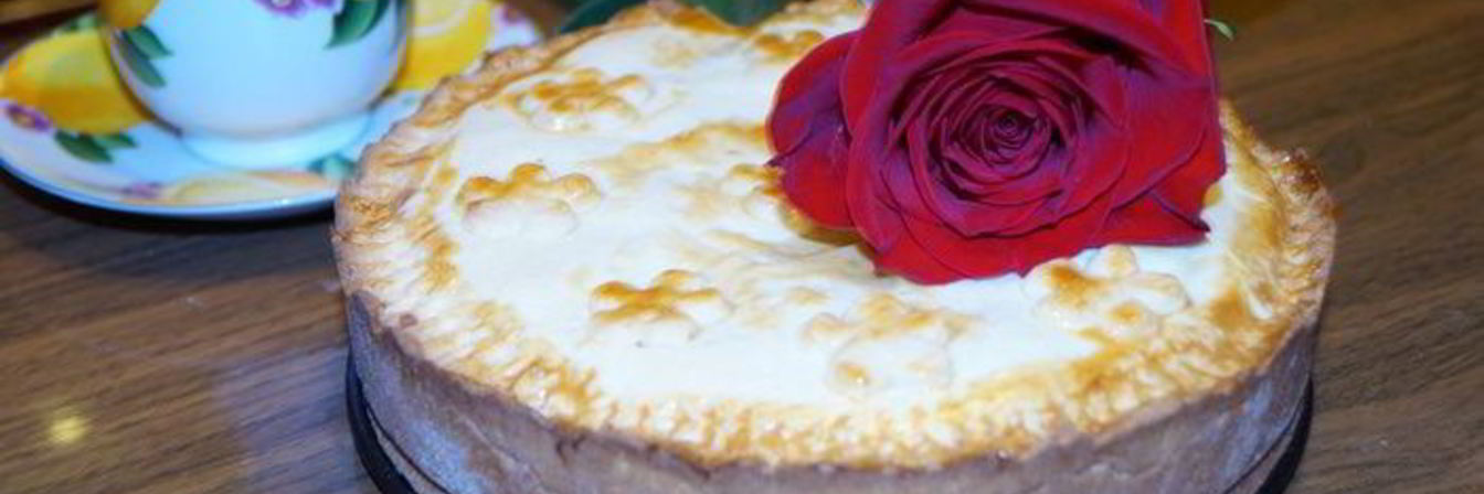 Баскский пирог с вишней