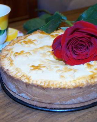 Баскский пирог с вишней