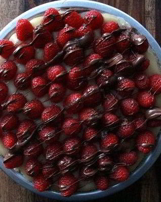 Быстрый пирог с малиной