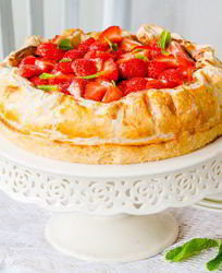 Пироги с клубникой