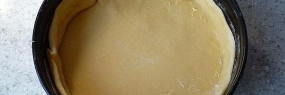 глазированный яблочно-творожный пирог на дрожжевом тесте