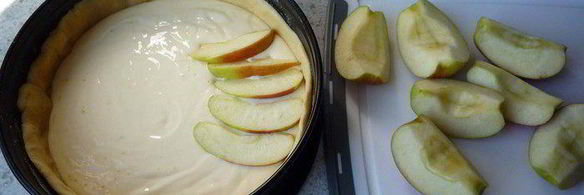 глазированный яблочно-творожный пирог на дрожжевом тесте