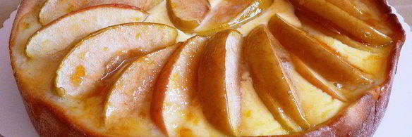 глазированный яблочно-творожный пирог на дрожжевом тесте