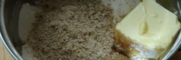 грушевый пирог с хрустящей посыпкой