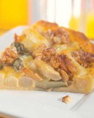 Киш из спаржи с грецким орехом