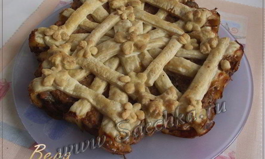Рецепт мясного пирога из слоеного теста
