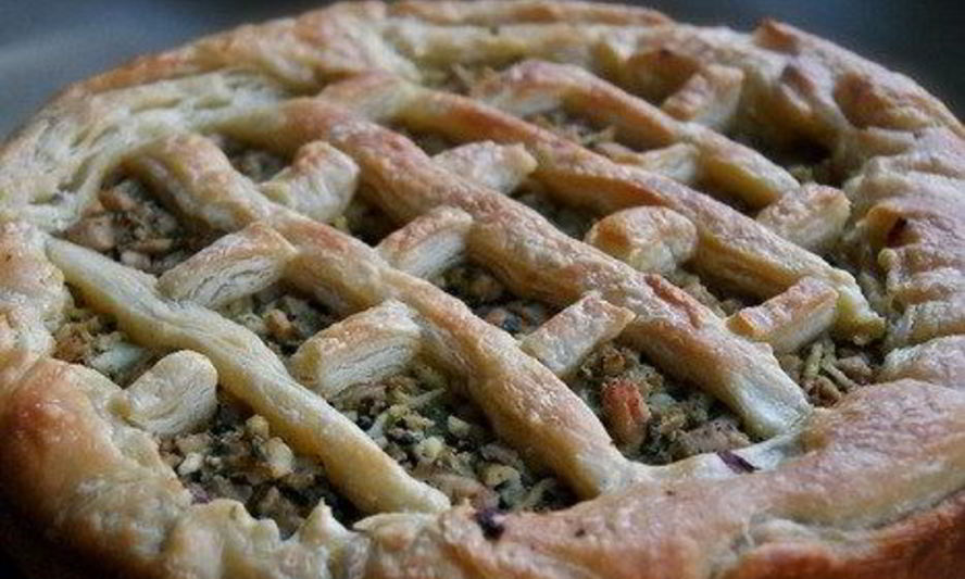 Рецепт открытого пирога с курицей, капустой и шпинатом