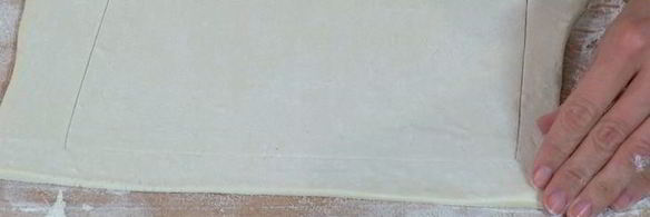 открытый пирог с цукини и козьим сыром