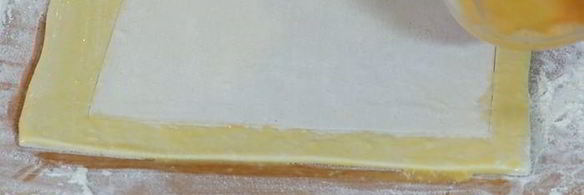 открытый пирог с цукини и козьим сыром