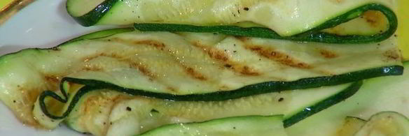 открытый пирог с цукини и козьим сыром