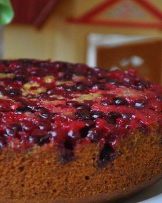 Перевернутый тыквенный пирог с клюквой