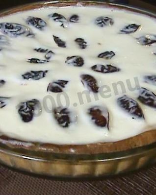 Песочный пирог со сметанной заливкой со сливами