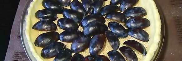 песочный пирог со сметанной заливкой со сливами