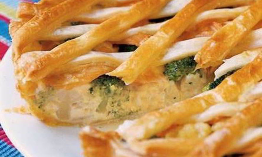 Рецепт пирога из брокколи и цветной капусты с копченой семгой