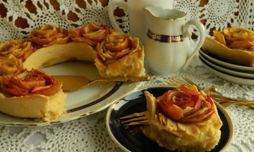 Рецепт пирога-кольца с яблочными розами