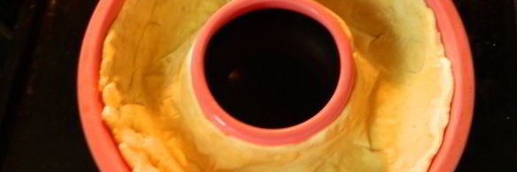 пирог-кольцо с яблочными розами