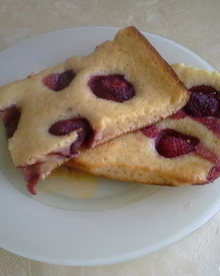 Пирог на кефире с ягодами