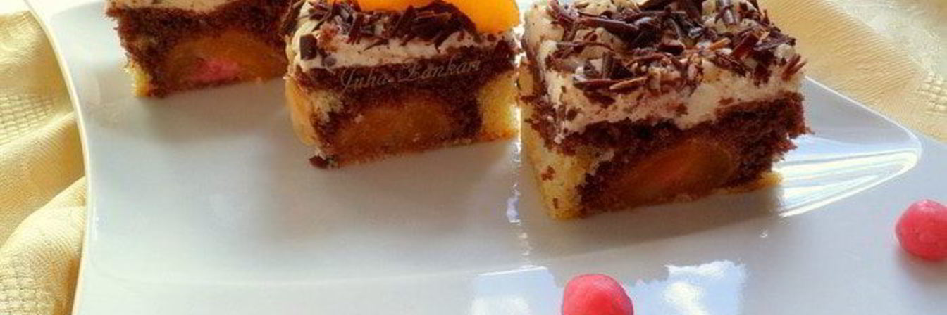 Пирог с абрикосами и взбитыми сливками