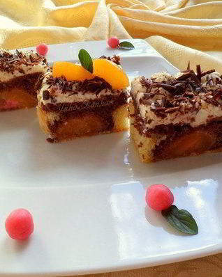 Пирог с абрикосами и взбитыми сливками