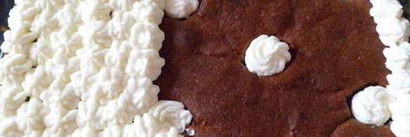 пирог с абрикосами и взбитыми сливками