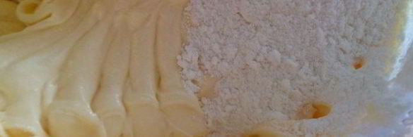 пирог с абрикосами и взбитыми сливками