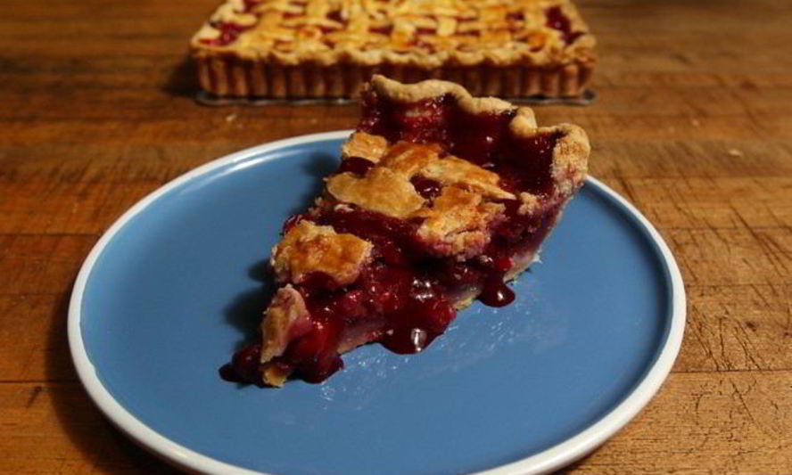 Рецепт пирога с брусникой и сметаной