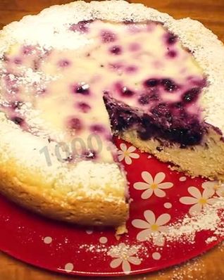 Пирог с черникой в мультиварке