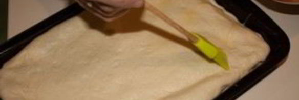 пирог с капустой и рыбной консервой