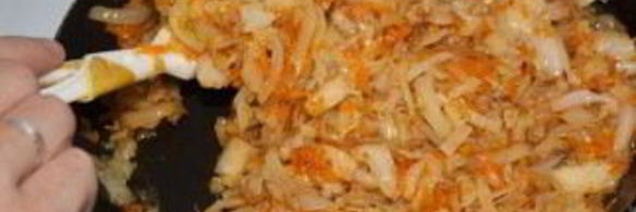 пирог с капустой и рыбной консервой