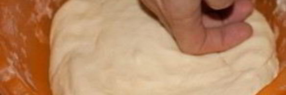 пирог с капустой и рыбной консервой