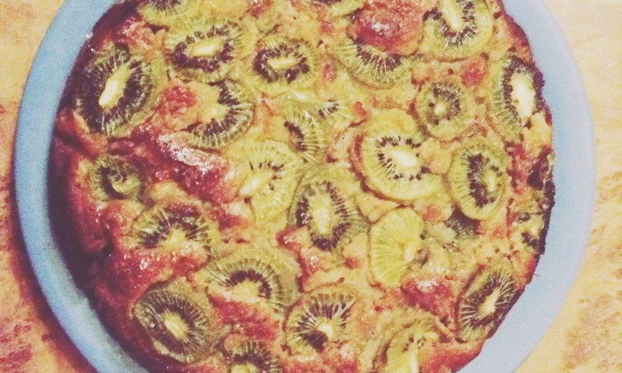 Рецепт пирога с киви, яблоками и грецкими орехами