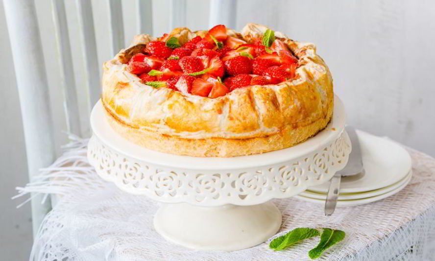 Рецепт пирога с клубникой и творогом