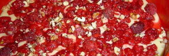 пирог с малиной и орехами