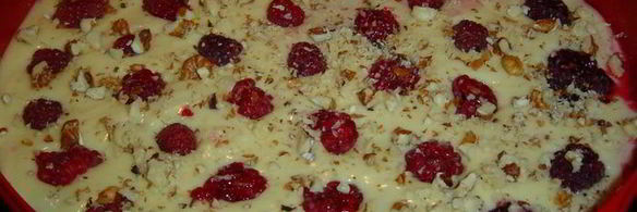 пирог с малиной и орехами