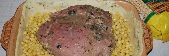 пирог с томленым мясом и горохом