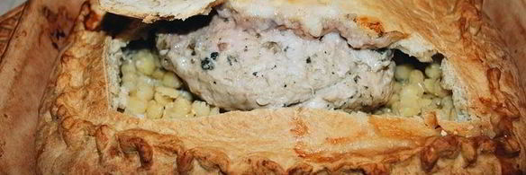 пирог с томленым мясом и горохом