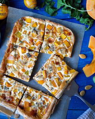 Пирог с тыквой и голубым сыром