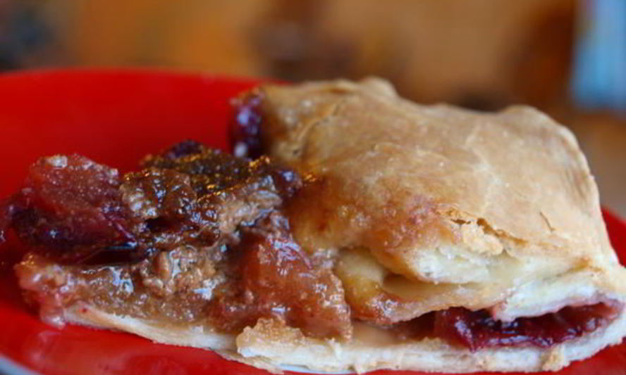 Рецепт пирога со сливами в карамельной заливке