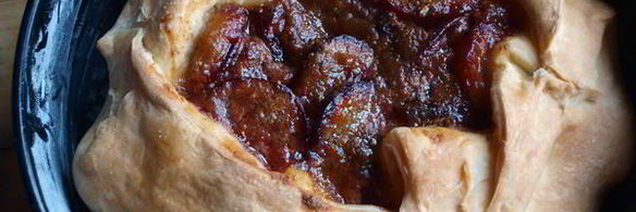 пирог со сливами в карамельной заливке