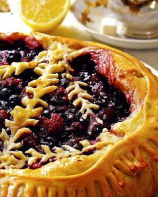 Пирог со свежими ягодами