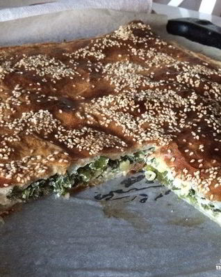 Слоеный пирог с яйцом и зеленым луком