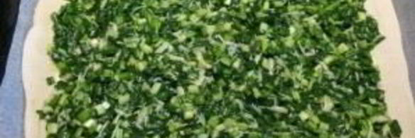 слоеный пирог с яйцом и зеленым луком