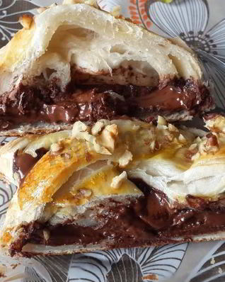 Слойка с шоколадкой