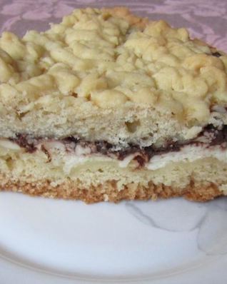 Тертый пирог с творогом и шоколадом
