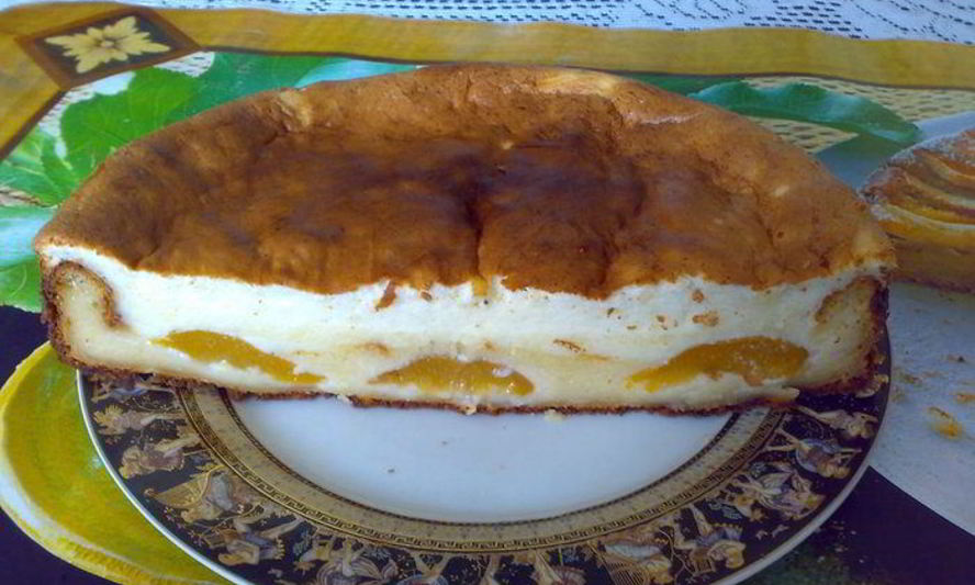 Рецепт творожного пирога с консервированными персиками